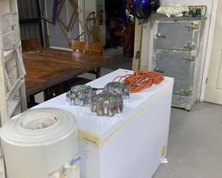Deep freeze, ice box etc