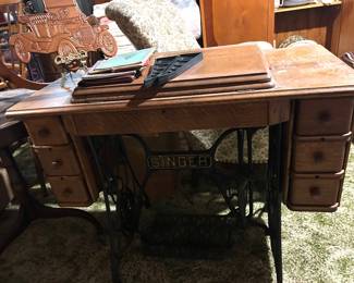 Vtg Singer Sewing Machine