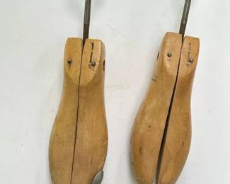 257 vintagebelcherwoodenshoestretchersm