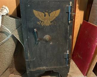 055 largevintageyalecombinationsafe