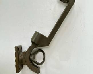 283 vintagecastironadjustableflagpoleb