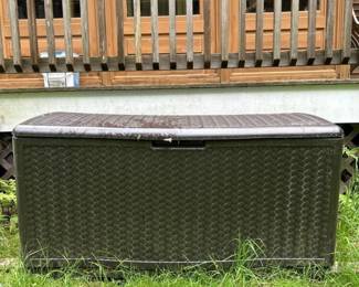 118 largesuncastdeckboxcushionsincluded