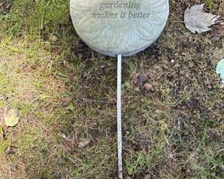 568 gardenversestonewithstake