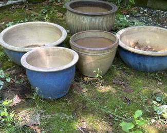 079 setof5largeceramicgardenplanters