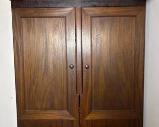 307 wallmountedsolidwoodcabinetwithpan