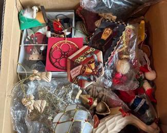 584 boxofmixedvintagechristmasornaments