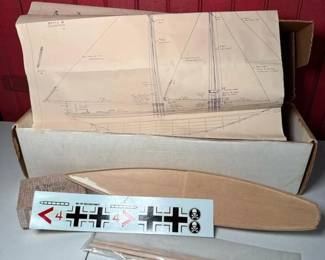 572 unassembledmarinemodelcogertrudelt