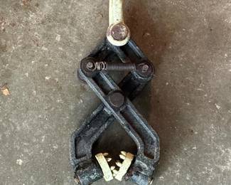186 vintagecastirongrippingclamptoolwi