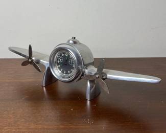 563 airplanedeskclockwithrotatingpropel