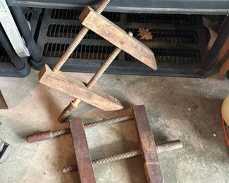 172 pairofvintagewoodenhandscrewclamps