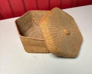 422 smallhexagonalliddedbasket