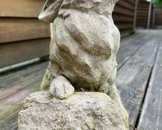072 concretegardenrabbitstatue