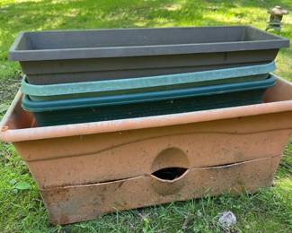 561 assortedplasticgardenplantersandpot