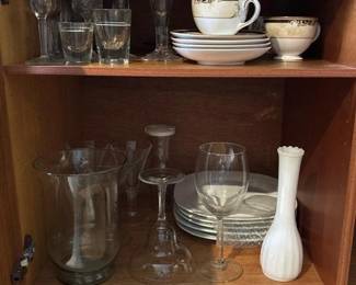 448 mixedglassandporcelainlot