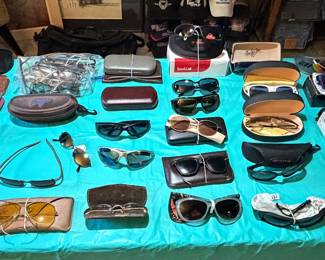 Sunglasses/ Glasses