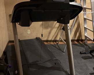 GOLD'S GYM TREADMILL