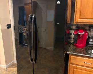 SIDE-BY-SIDE REFRIG WITH ICE MAKER