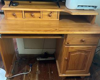 Office / Computer Desk Great condition! 45” across x 2’ deep x 33” tall Pickup in Schulenberg between Main & Summit Must be able to move and load yourself