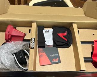 Minelab Vanquish 440 Metal Detector New in Box Pickup in Schulenberg between Main and Summit