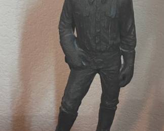 d statue