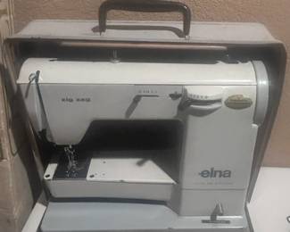 c Vintage Sewing Machine