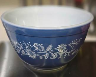 Pyrex Colonial Mist mixing bowl
