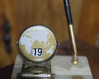 Desk pen set