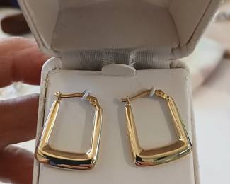 Yellow gold earrings