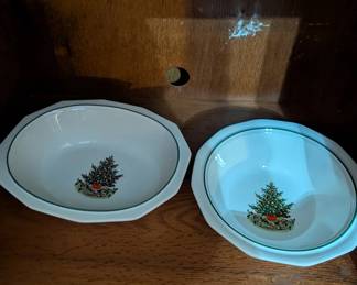 Pfaitzgraff Christmas Heritage ceramic serviing dish