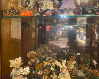 Bear stones and "folks 'N" friend's resin figurines