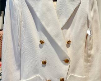 CHANEL WHITE COTTON BLAZER WITH BRASS BUTTONS.