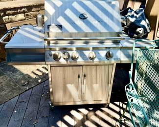 GAS GRILL