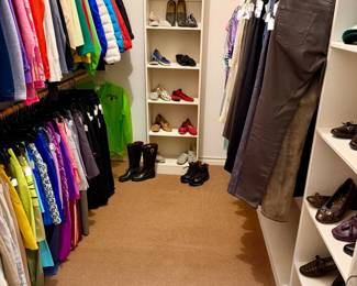 FULL UPSCALE CLOSET SIZES 0-6, MANY PETITE SIZES WITH BRANDS INCLUDING NORTH FACE, PATAGONIA, LULULEMON, ATHLETA, NIKE, ADIDAS, ETC.