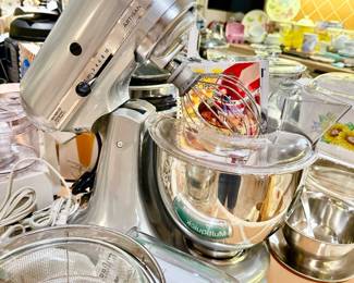 KITCHEN AID MIXER. EVERYONE NEEDS ONE OF THESE!