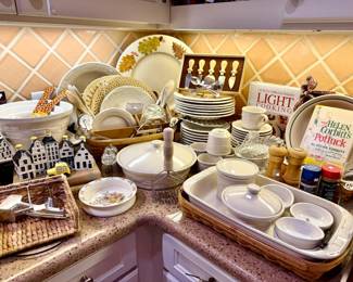 LONGABERGER DISHES, BASKETS AND VIETRI LARGE FALL PLATTER
