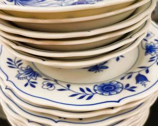 Blue Dell Japan "Blue Onion" Dinner Ware 31 PCS