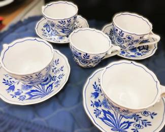 Blue Dell Japan "Blue Onion" Cups & Saucers 9 PCS