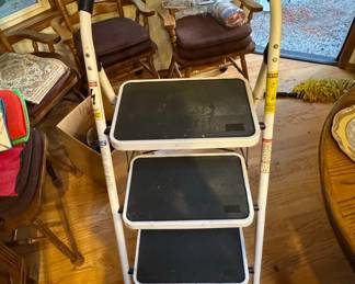 4-Step Folding Step Stool Ladder with Handle
