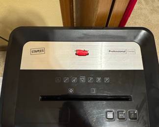 Staples Professional Series 12-Sheet Cross-Cut Shredder