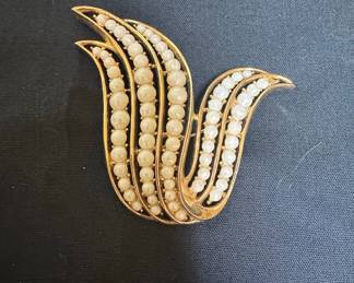 Vintage Trifari Faux Pearl and Gold-Tone Brooch
