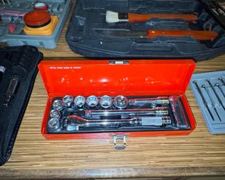 10-Piece Socket Set with Ratchet