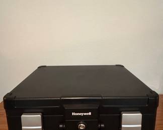 Honeywell 2077 Fire & Waterproof Security Chest