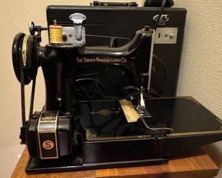 Singer Model Featherweight Sewing Machine second image