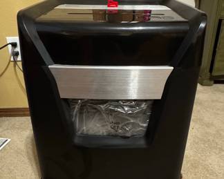 Staples Professional Series 12-Sheet Cross-Cut Shredder
