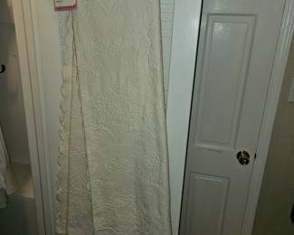 Matelasse king size bedspread
