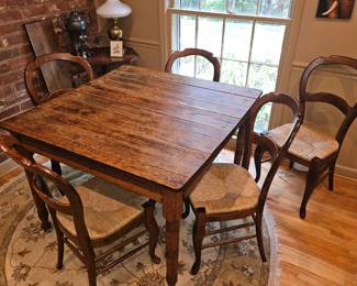 Antique Wooden table w/6 chairs and 1 leaf