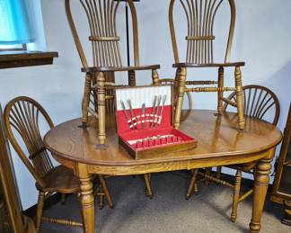 Modern furniture. 7 pcs. oak dining table