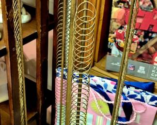 Vintage metal card displayer