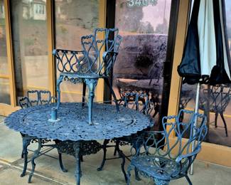 Much outdoor!! 5 pcs.Degginger Foundry "New Orleans Tear Drop" patio set w/ original umbrella!!