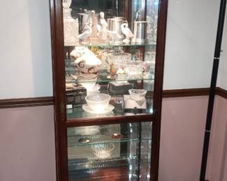 Howard Miller lighted mirrored curio with beveled glass